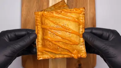 Empanadillas con pan de molde en la freidora de aire